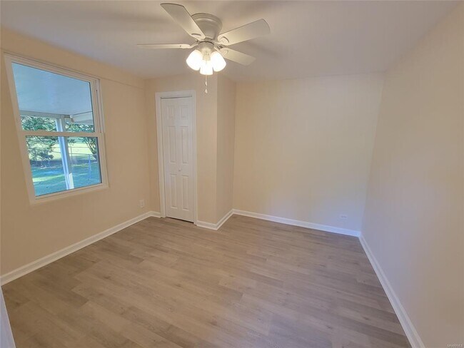 Building Photo - 950 Karen Rd