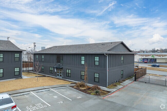 Building Photo - 3915 N Pennsylvania Ave