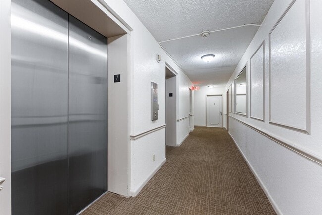 Foto del edificio - 2425 Presidential Way