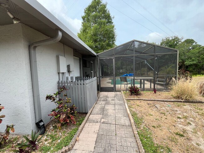 Foto del edificio - 2 Bed 2 Bath Fully Furnished Home With Poo...