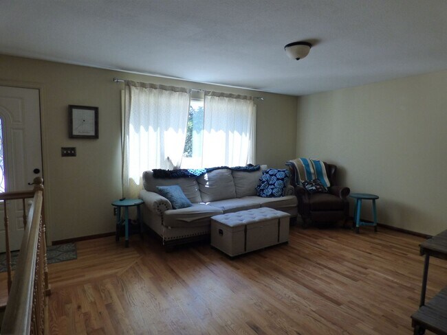 Building Photo - Great Home in a Quiet Neighborhood