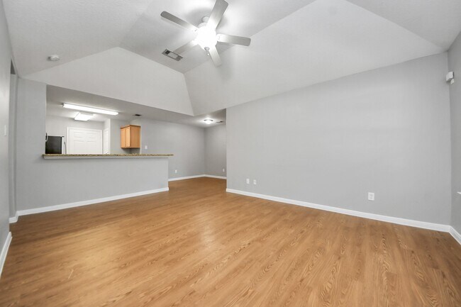 Foto del edificio - 1324 S Johnson St