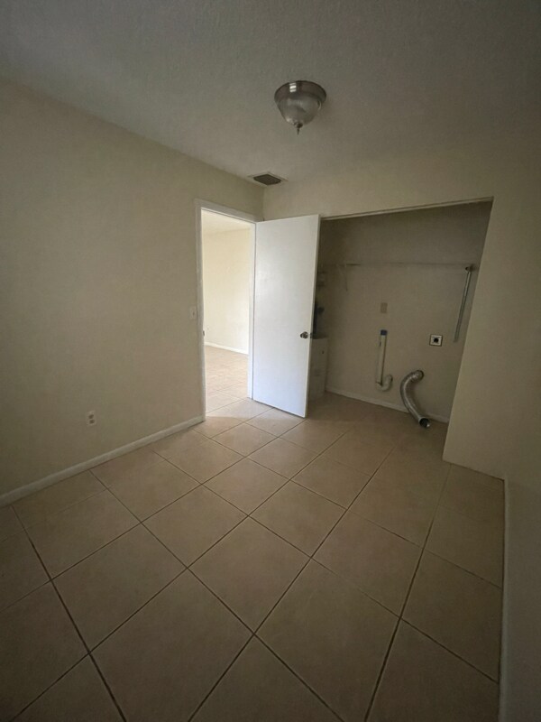 Building Photo - 16xx Barbarie Ln