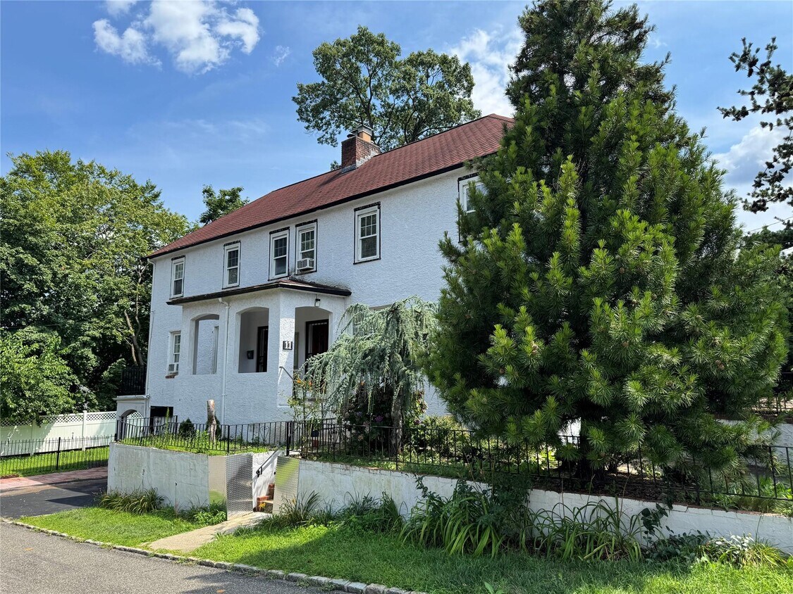 Primary Photo - 11 Floyd Pl