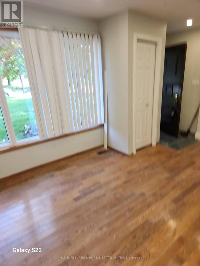 Building Photo - 139 Macgregor Crescent