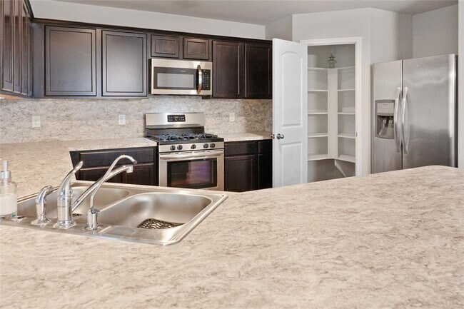 Foto del edificio - 14024 Silver Falls Ct