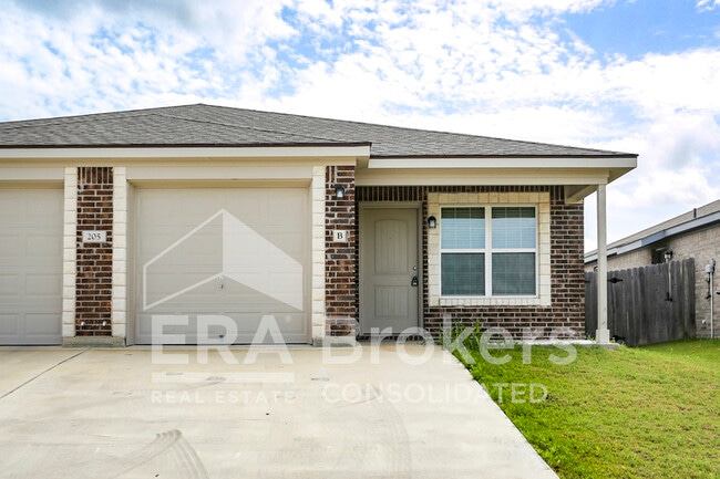 Building Photo - 205 Dolphin Dr