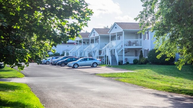 Photo du bâtiment - Mapleton Village Apartments