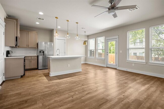 Building Photo - 13501 Metric Blvd