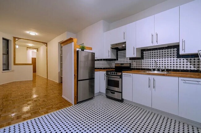 Foto del edificio - 230 E 83rd St