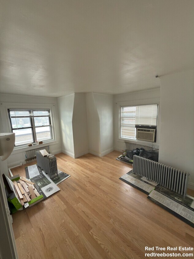 Primary Photo - 100 Wayland St