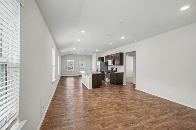 Foto del edificio - Beautiful Home in The Links at River Bend | Golf Course Community Living