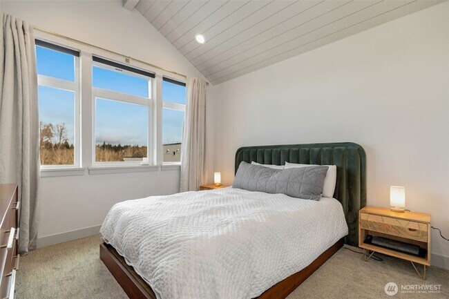 Foto del edificio - 5030 Sand Point Pl NE