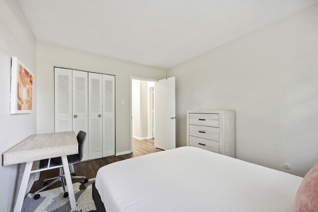 Building Photo - 502 Wharton Dr