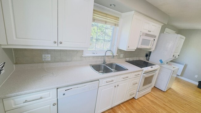 Building Photo - 7 Glenwood Dr