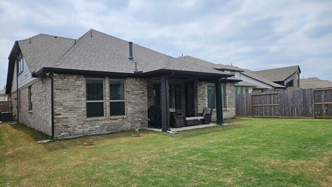 Foto del edificio - 18218 Bluebird Branch Ln