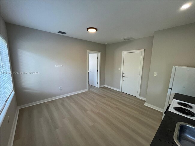 Foto del edificio - 534 SW 6th Ct