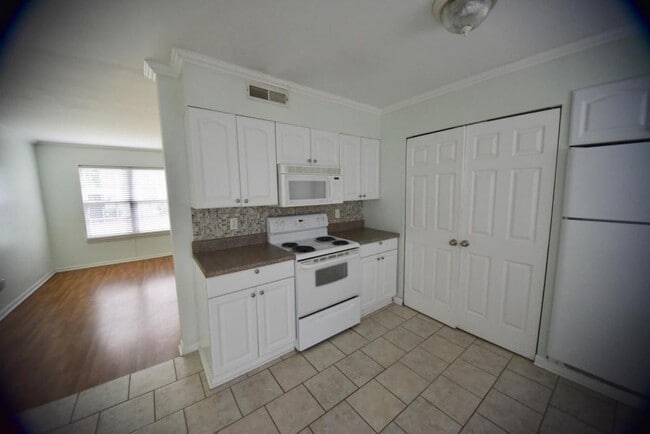 Building Photo - 1423 Ashley River Rd