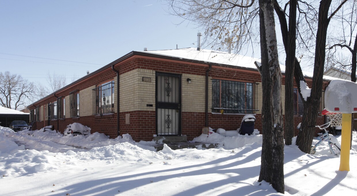 Primary Photo - 2724-2734 Madison St