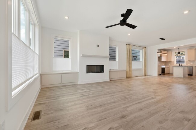 Foto del edificio - Modern 3 Bedroom+Large Bonus Room and Fenced Yard in Chatham Park Pittsboro!