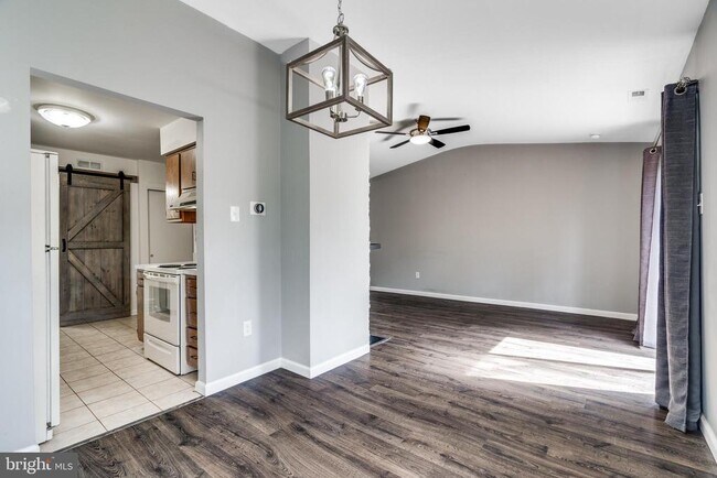 Building Photo - 102B Kelly Cove