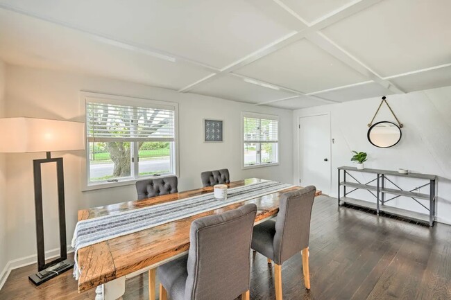 Dining Room - 616 Main St