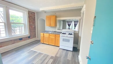 Building Photo - 201 Emming St