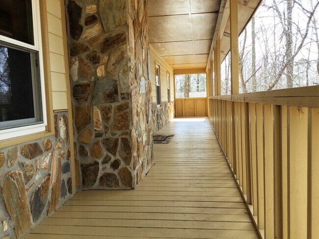 Foto del edificio - 6850 Summer Hill Dr