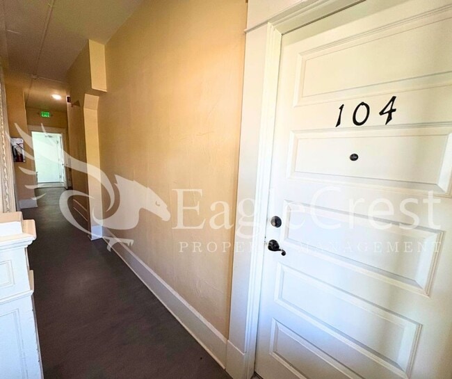 Building Photo - 105NSP