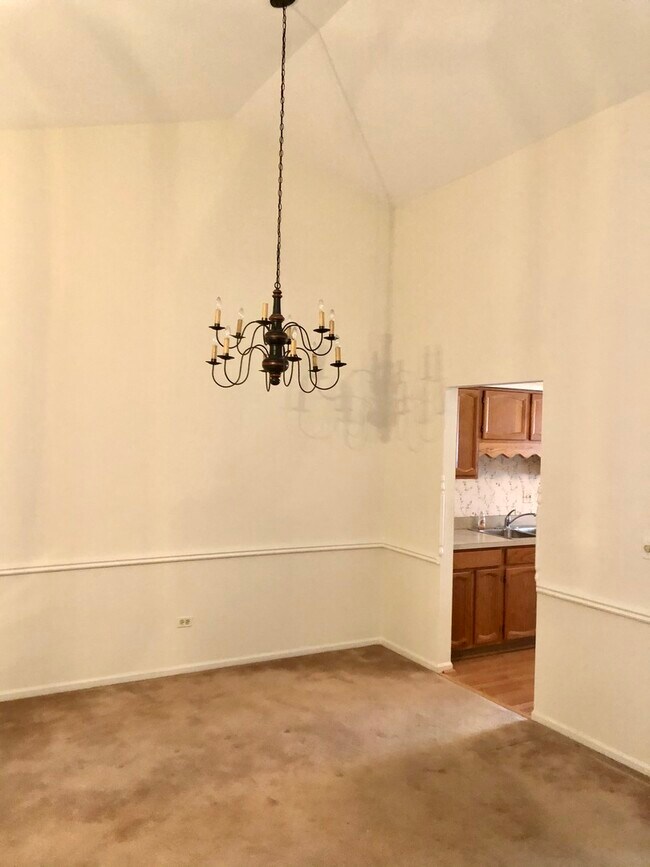 Building Photo - 539 Banyon Lane