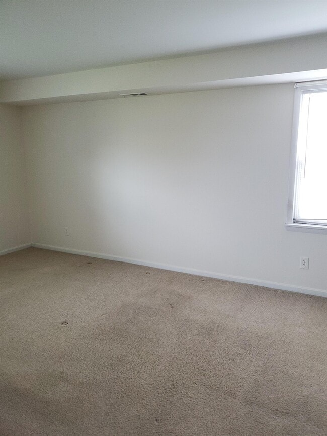 Building Photo - 500 Chapel Ct