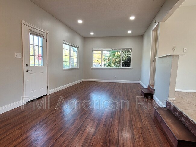 Building Photo - 1002 Circuit Dr