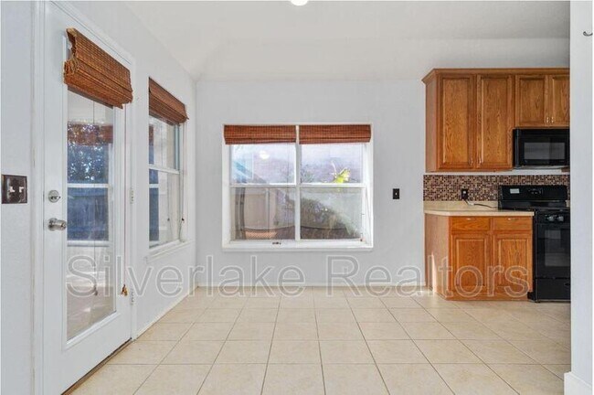 Building Photo - 4624 Matthew Dr