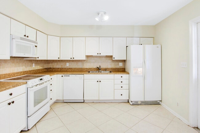 Building Photo - 527 W Jasmine Dr