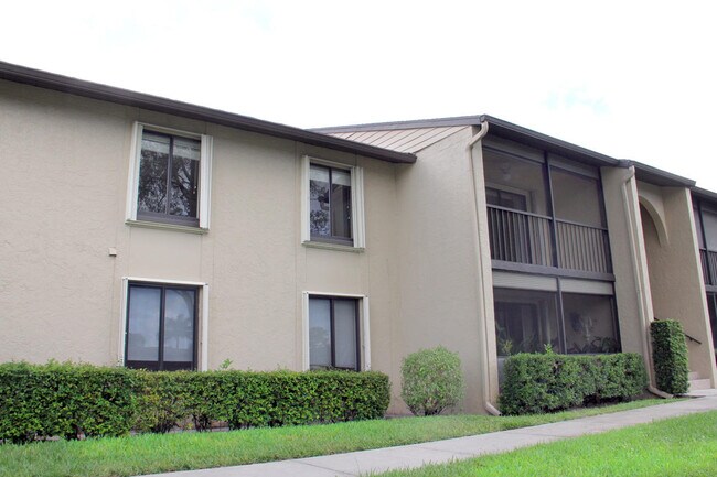 Foto del edificio - 723 Sunny Pine Way