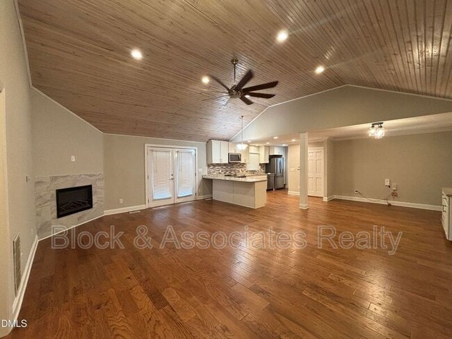 Building Photo - 501 Merrie Rd