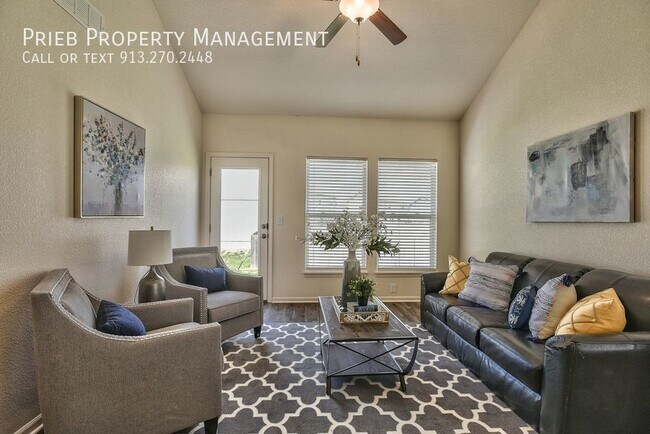 Building Photo - Reserve Townhome - Available June 9th