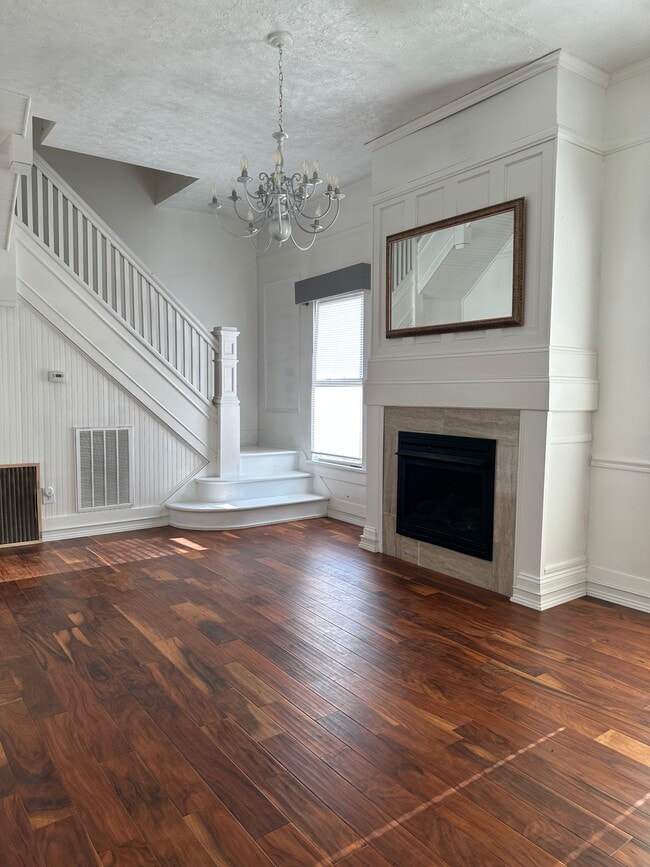 Building Photo - 333 E Stoddard St