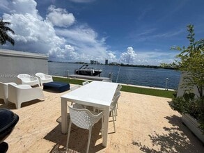 Building Photo - 8031 NE Bayshore Ct
