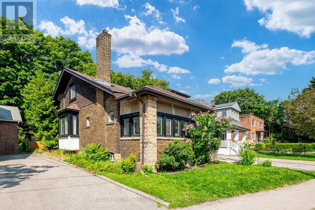 Photo du bâtiment - 2556 Lake Shore Blvd W