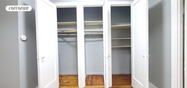 Foto del edificio - 2079 Wallace Ave