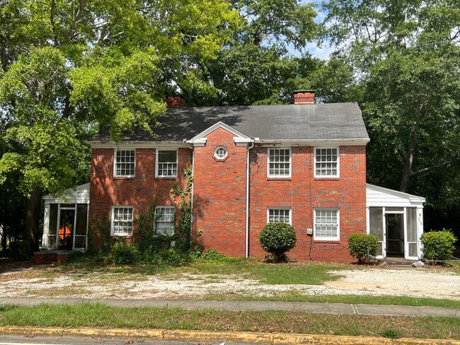 Foto del edificio - 2 Bed Duplex Corner of Armstrong and Samford