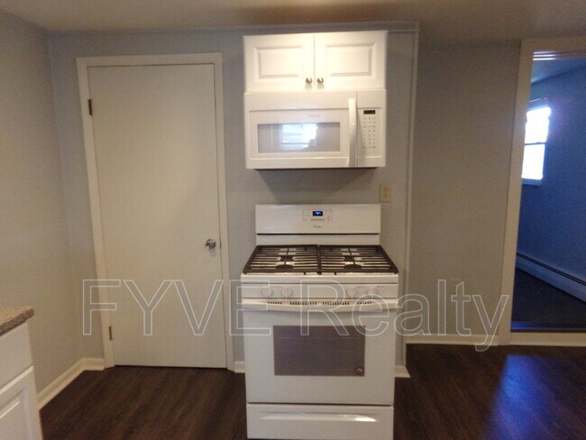 Building Photo - 1707 Edwards Way