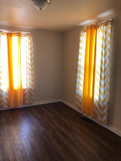 Foto del edificio - 704 11th Ave NW