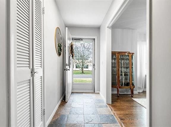 Foto del edificio - 9727 Canterbury St