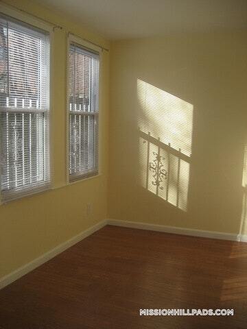 Building Photo - 10 Bucknam St