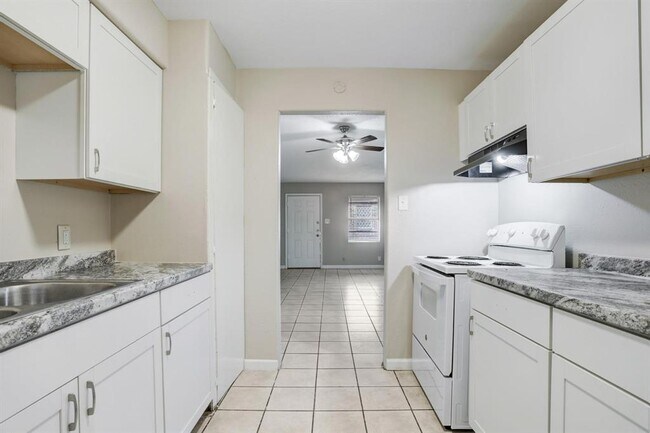 Foto del edificio - 5107 Clover St