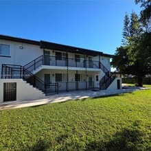 Building Photo - 2140 Biarritz Dr