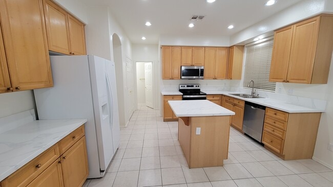 Kitchen - 634 E Krista Way