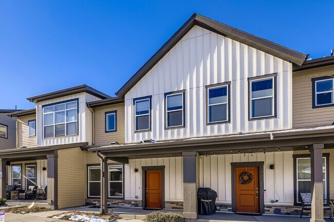 Building Photo - 3 BED/3 BATH TOWNHOME AVAILABLE NOW!